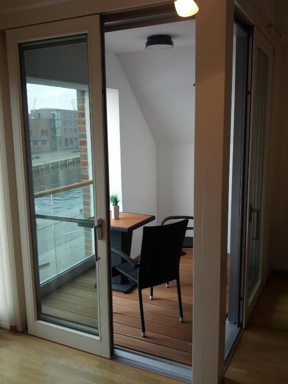 Pier One mit Balkon & Parkplatz - barrierefrei - ABC244 room 1