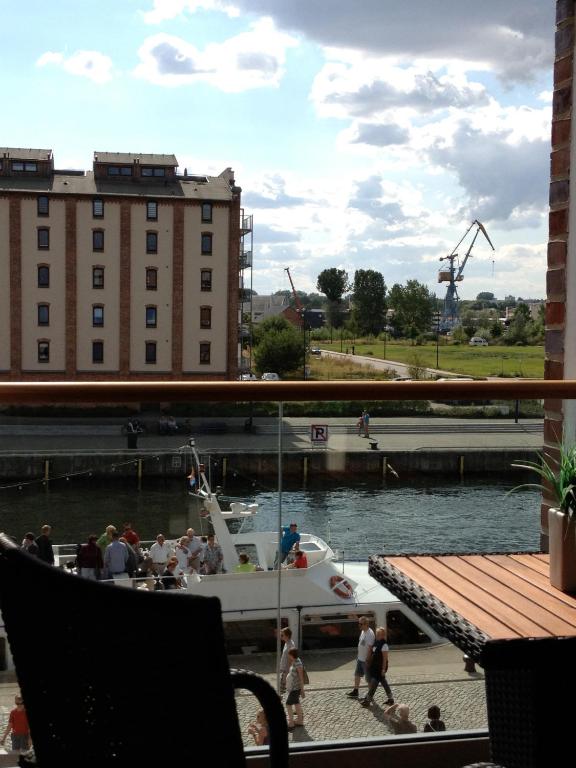 Pier One mit Balkon & Parkplatz - barrierefrei - ABC244 room 5